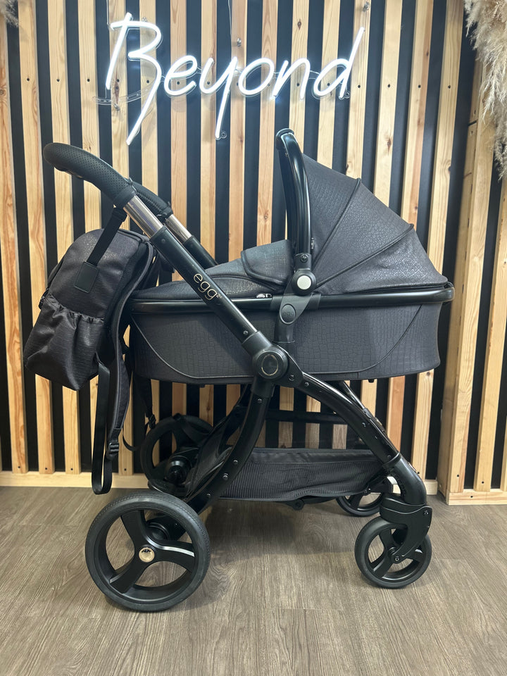 PRE LOVED egg2 Travel System - Jurassic Gold