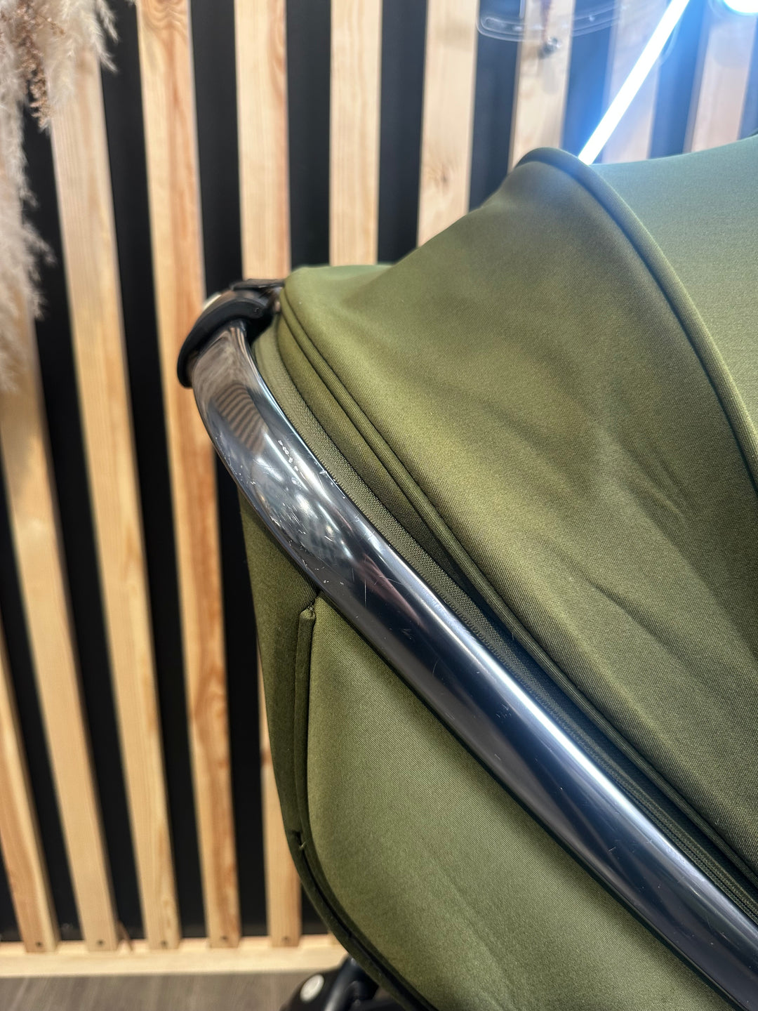 PRE LOVED egg2 Travel System - Olive