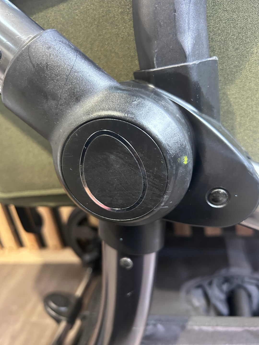 PRE LOVED egg2 Travel System - Olive