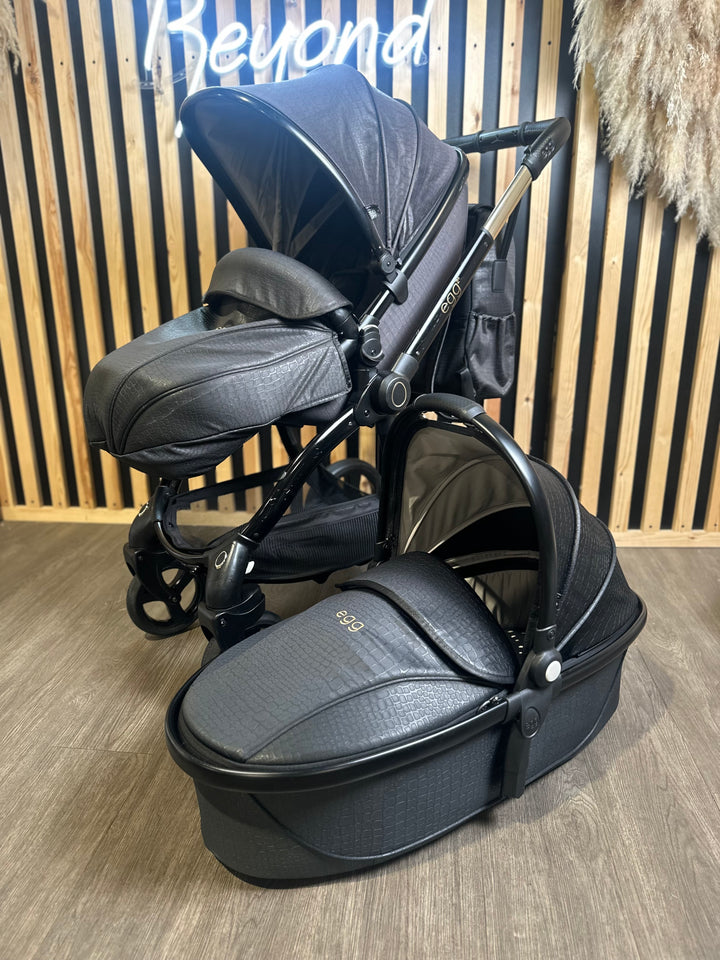 PRE LOVED egg2 Travel System - Jurassic Gold