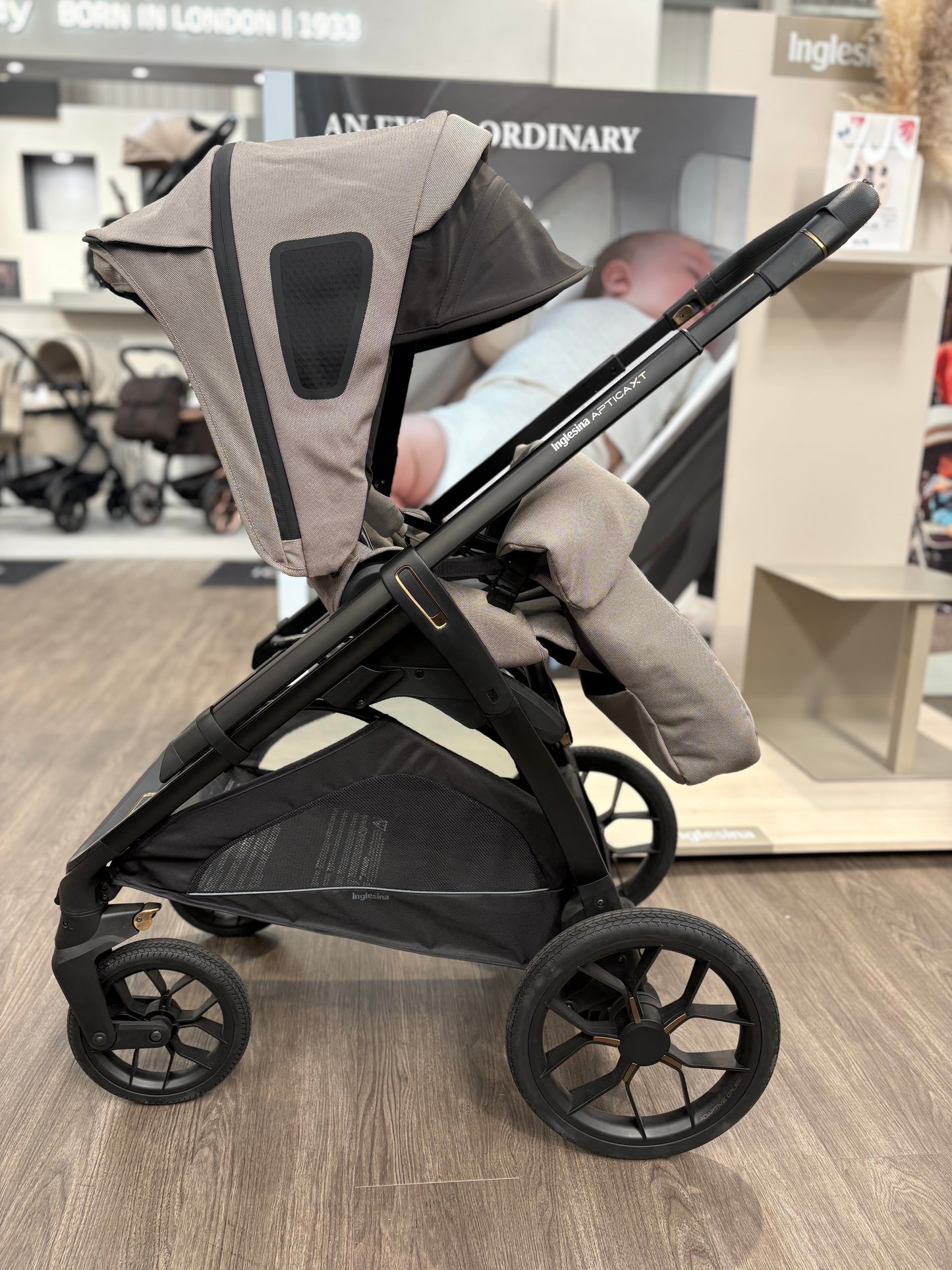 EX DISPLAY Inglesina Aptica XT 2-in-1 Travel System - Tundra Beige (2025 Model)
