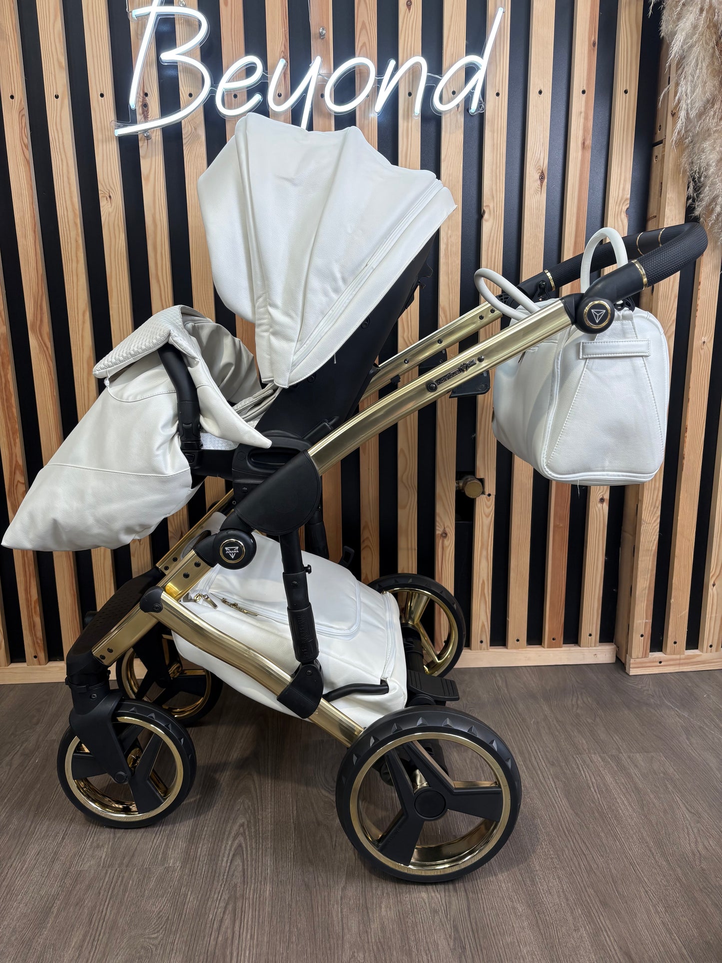 EX DISPLAY Junama Diamond 3in1 Travel System - Fluo Individual White & Gold