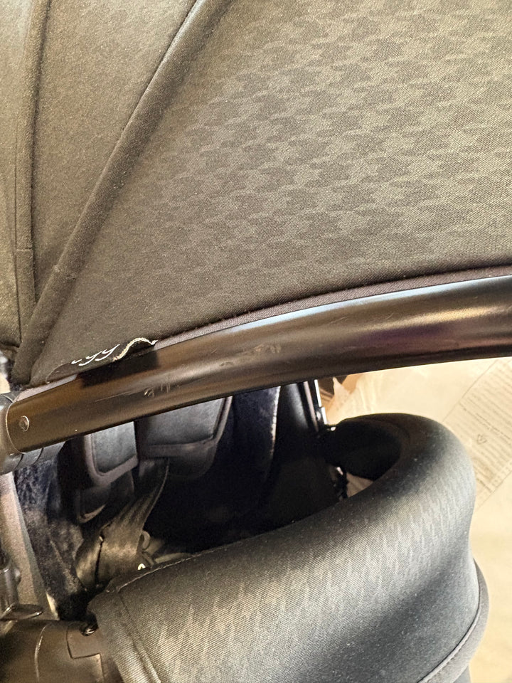 PRE LOVED egg3 Travel System - Houndstooth Black