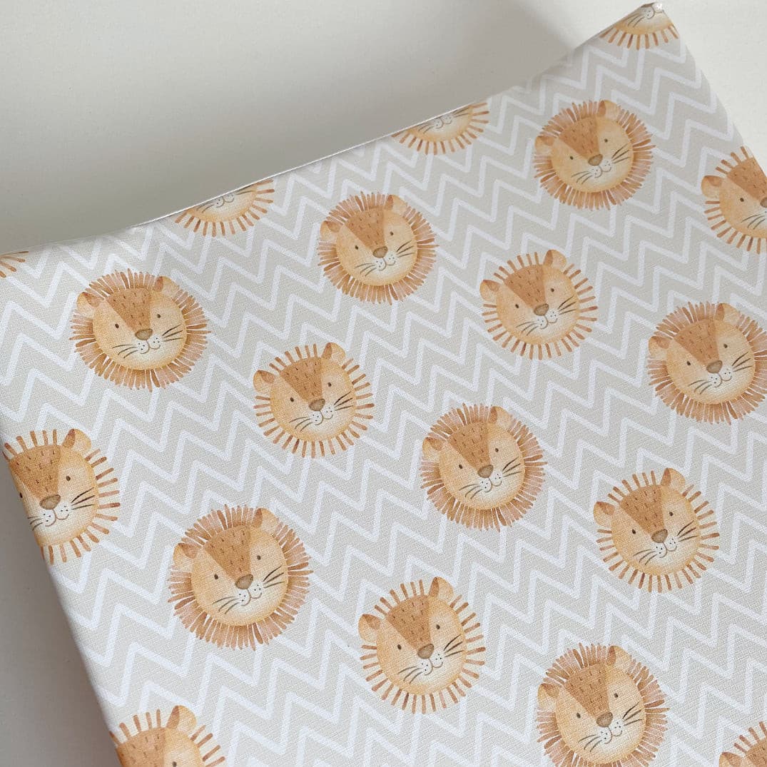 Bobbin & Bumble Anti-Roll Wedge Changing Mat - Lion Print