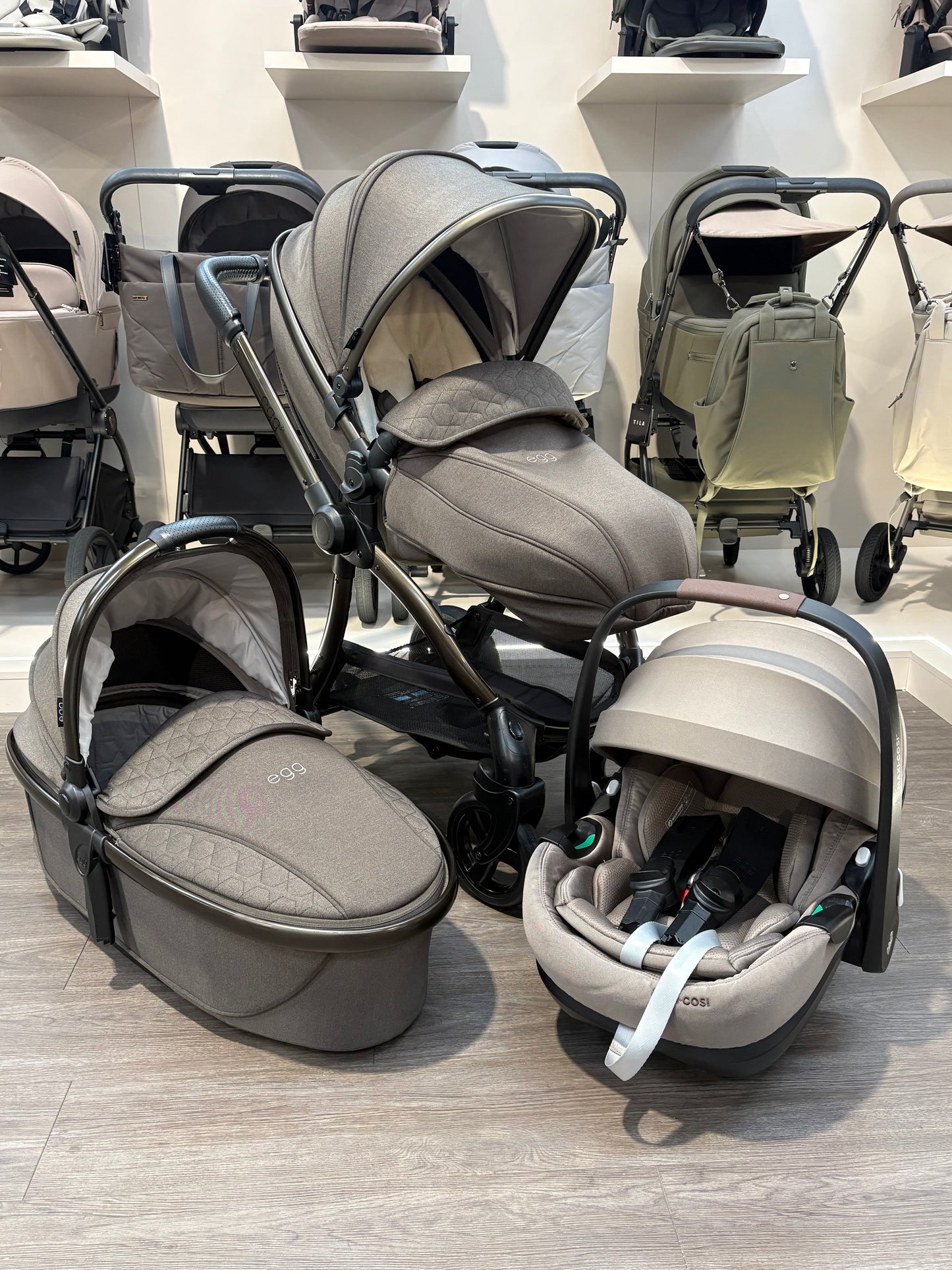 PRE LOVED egg3 Travel System - Chocolate Velvet