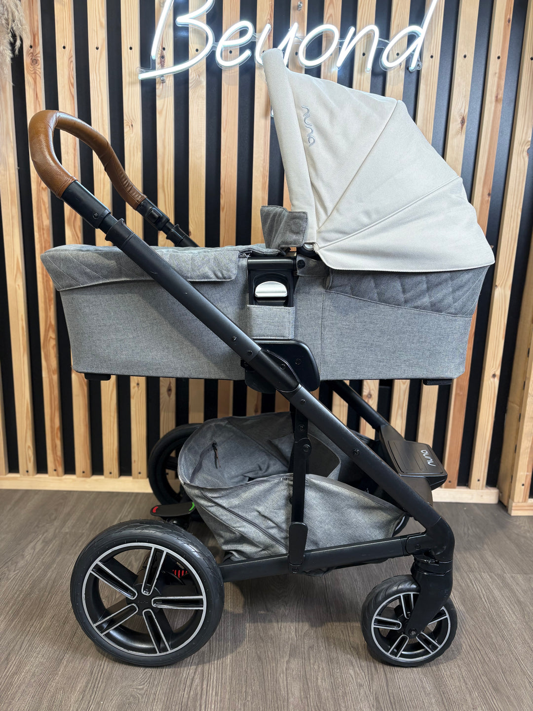 PRE LOVED Nuna Mixx Travel System - Birch