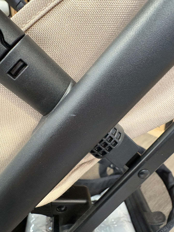 EX DISPLAY Cybex Beezy (2025 Model) - Almond Beige