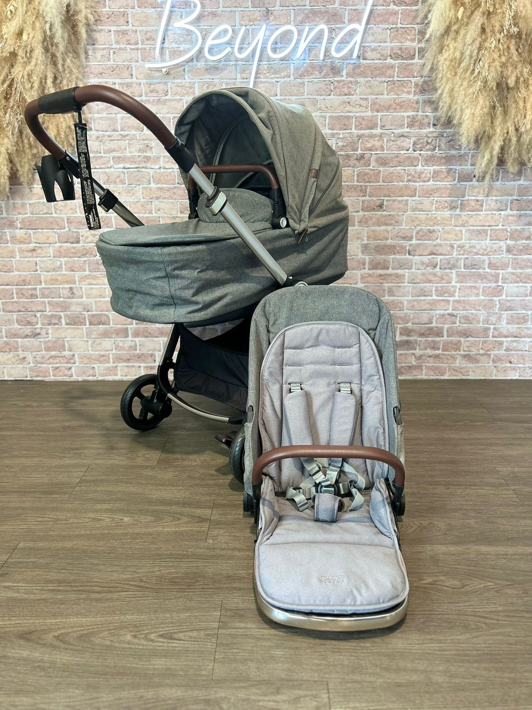 PRE LOVED Mamas & Papas Strada 4-Piece Starter Bundle - Grey Mist