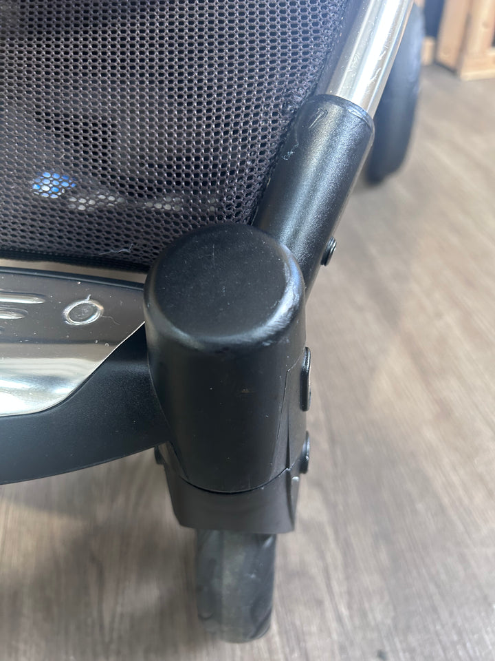 PRE LOVED Mamas & Papas Flip XT3 Travel System - Biscuit