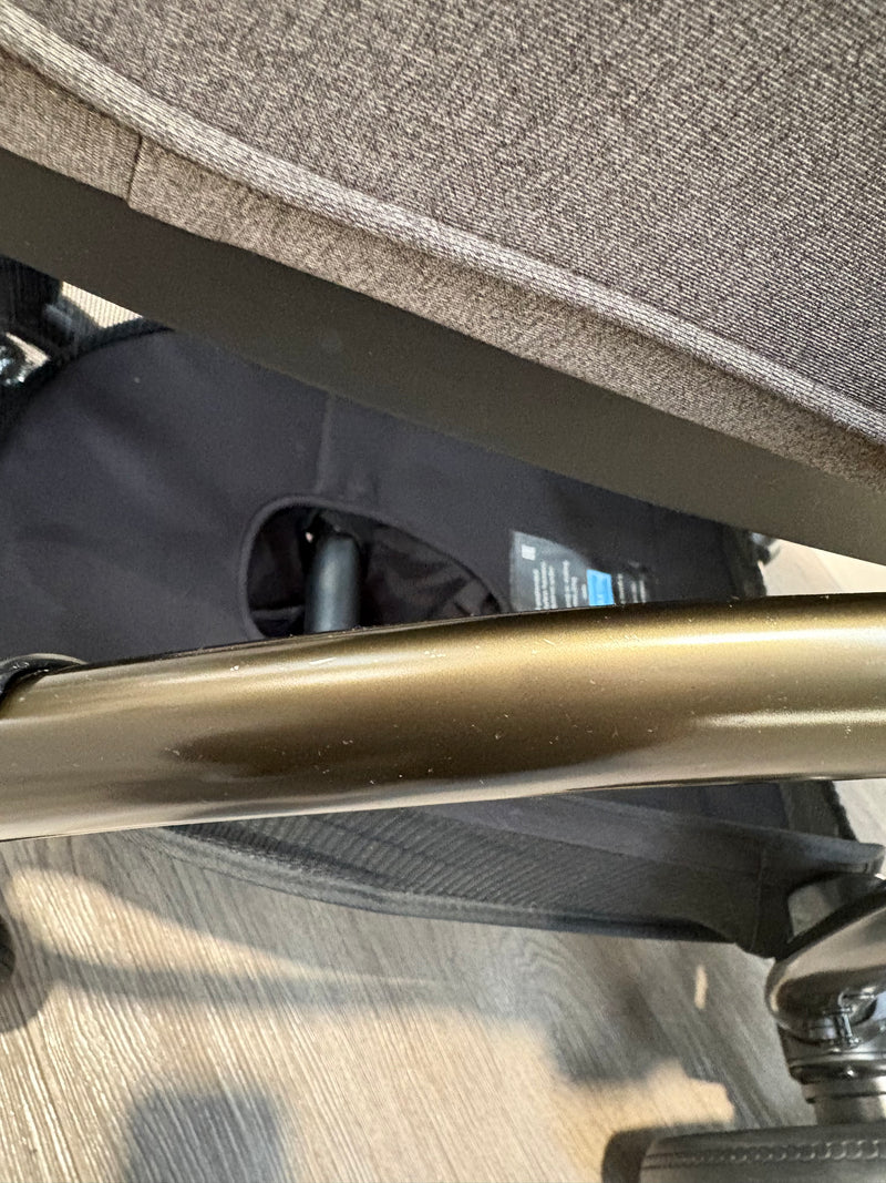 PRE LOVED egg3 Travel System - Chocolate Velvet