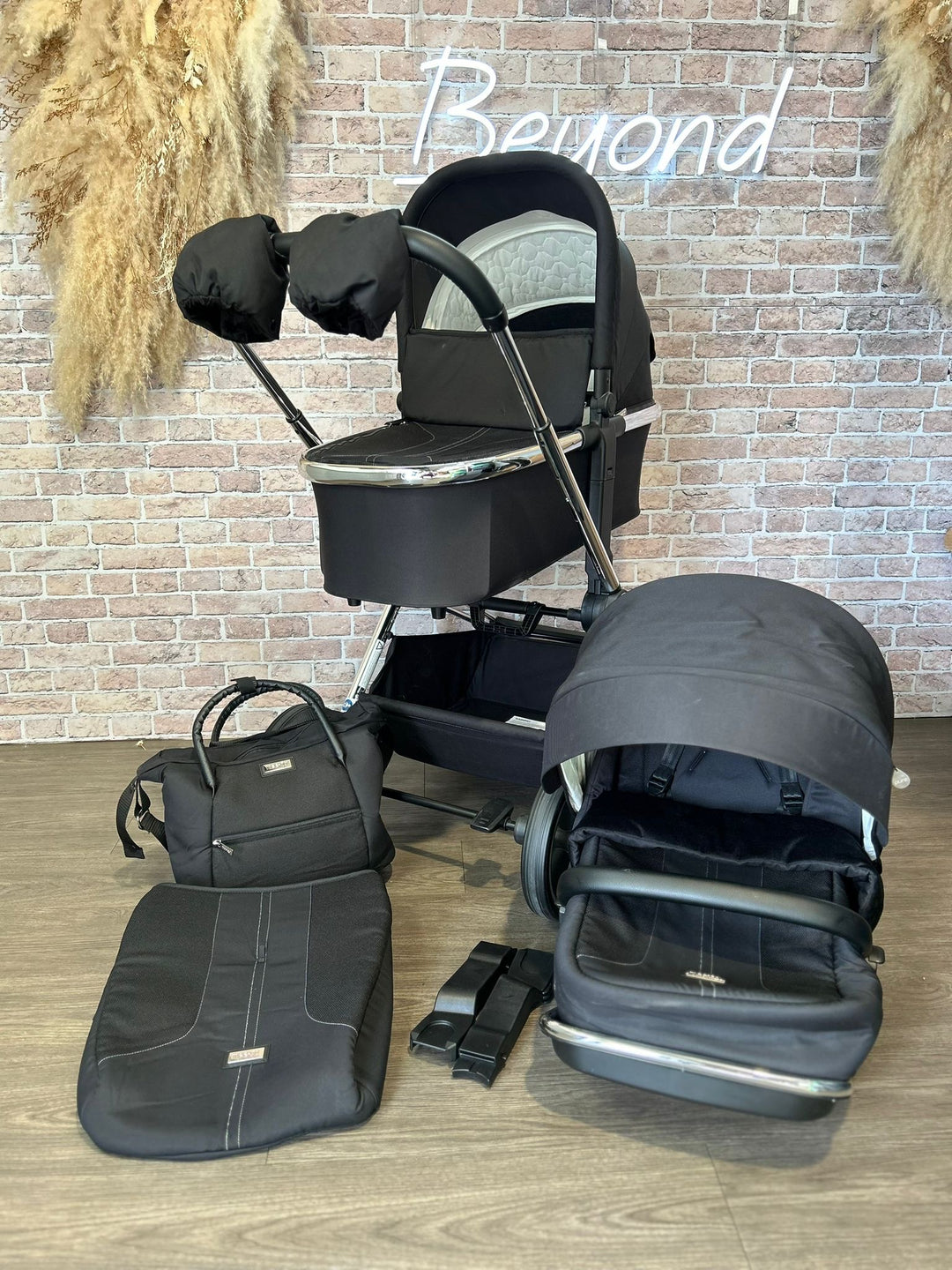 EX DISPLAY Mee-go Pure Pushchair with Carrycot & Accessories - Black