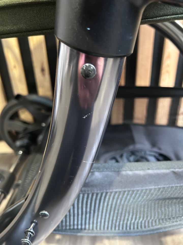 PRE LOVED egg2 Travel System - Olive