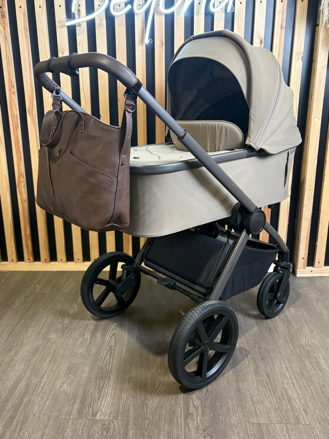 PRE LOVED Venicci Tinum Upline 2-in-1 Travel System - SE Powder