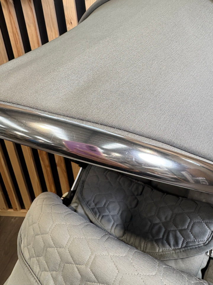 PRE LOVED egg2 Travel System - Monument Grey