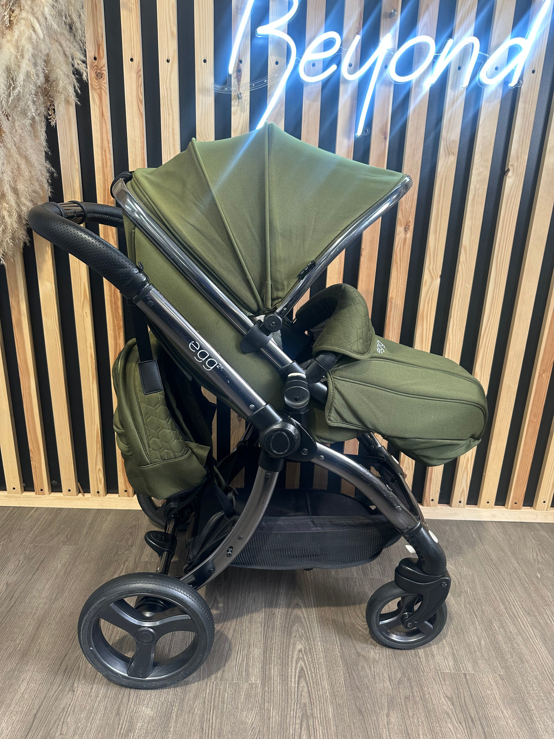 PRE LOVED egg2 Travel System - Olive