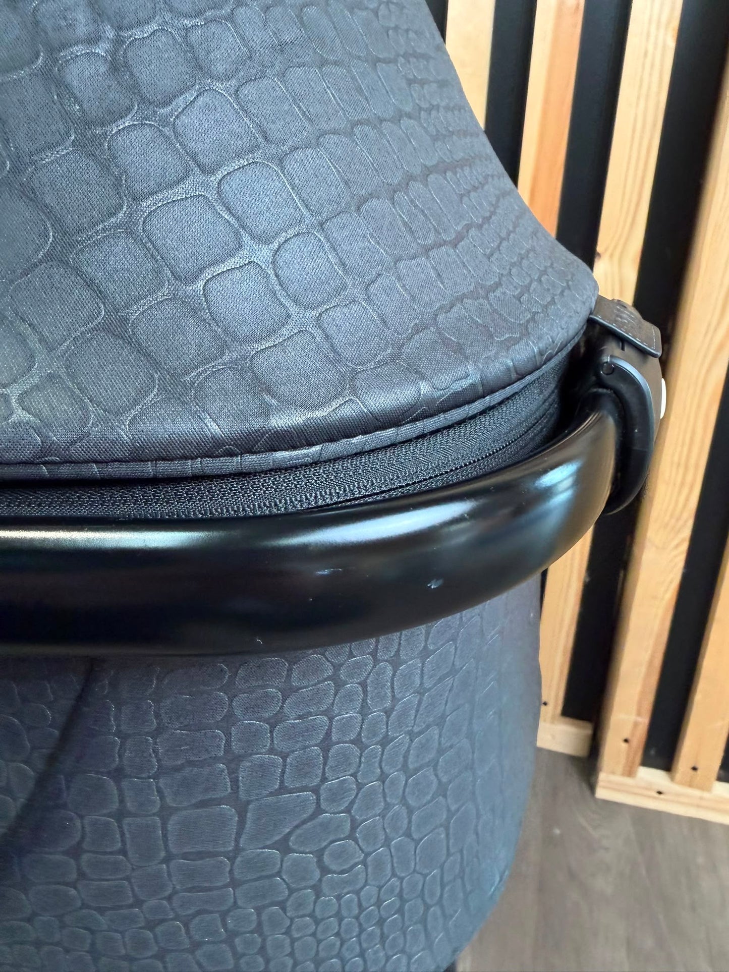 PRE LOVED egg2 Travel System - Jurassic Gold