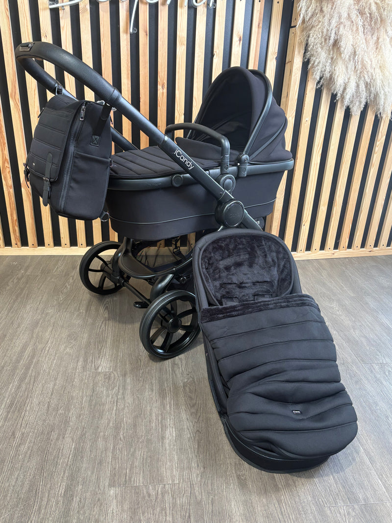 PRE LOVED iCandy Peach 7 Travel System - Jet/Black