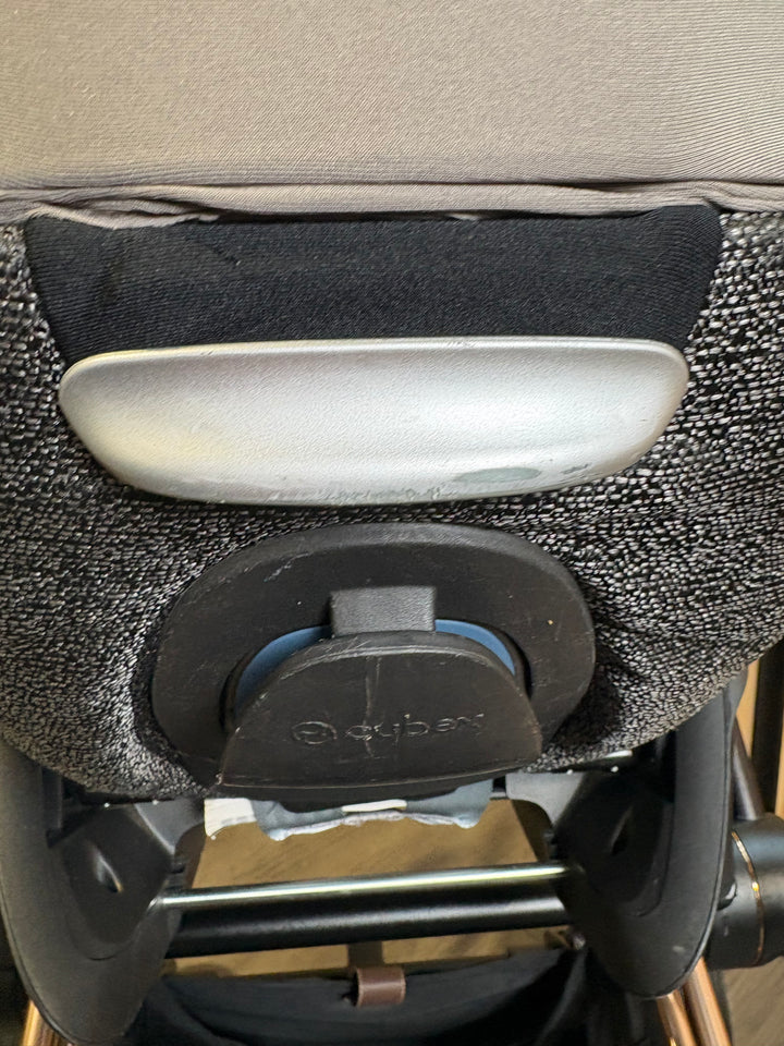 PRE LOVED Cybex Priam Travel System - Manhattan Grey/Rose Gold Including Isofix 360 Base
