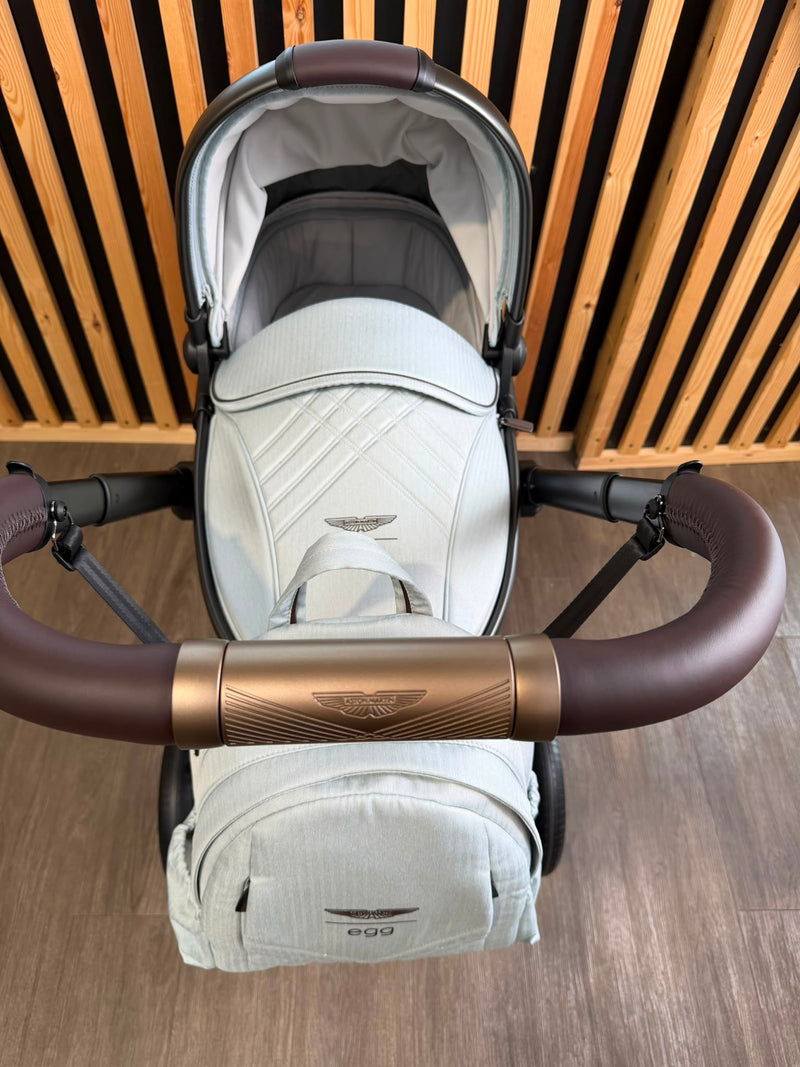 EX DISPLAY Aston Martin egg3 Luxury Travel System - Soft Grey