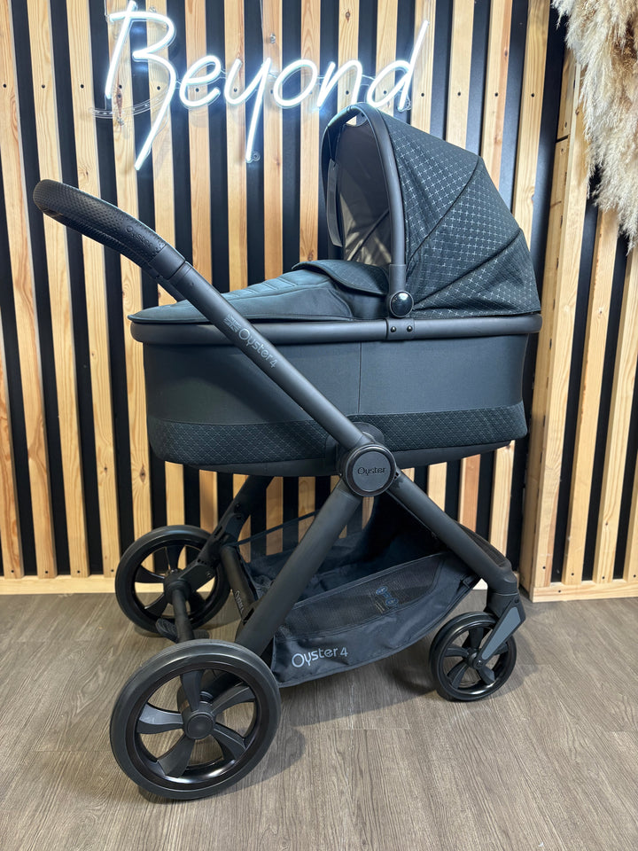 EX DISPLAY Babystyle Oyster4 2-in-1 Travel System - Raven