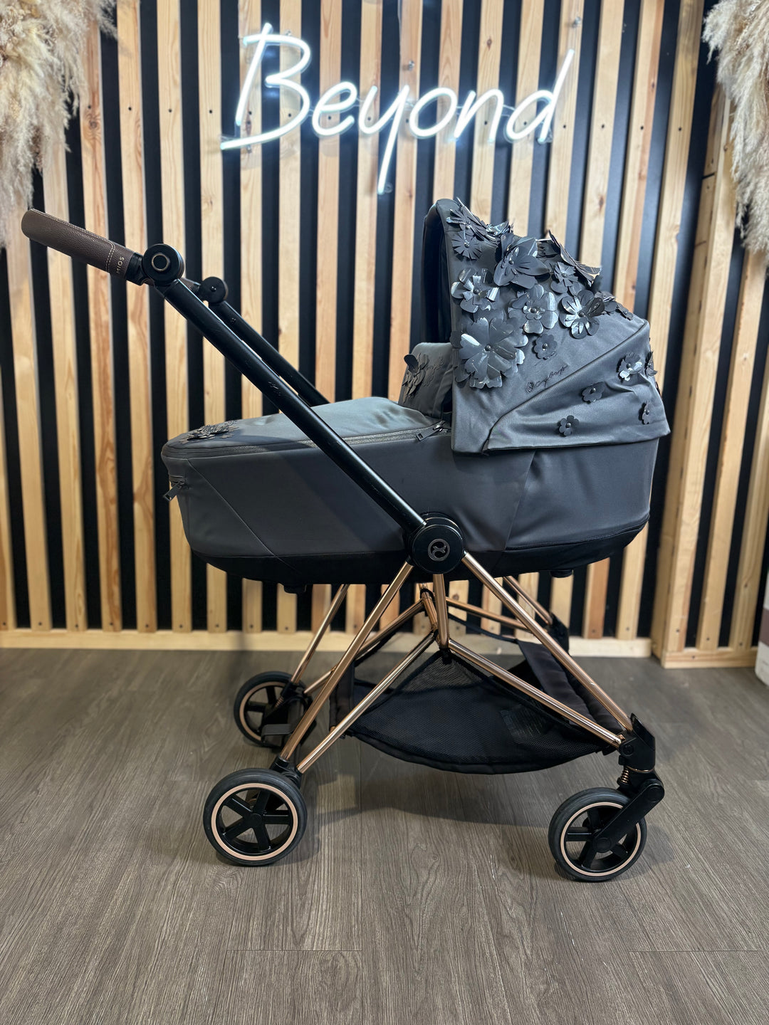 PRE LOVED Cybex Mios Travel System - Simply Flowers Grey