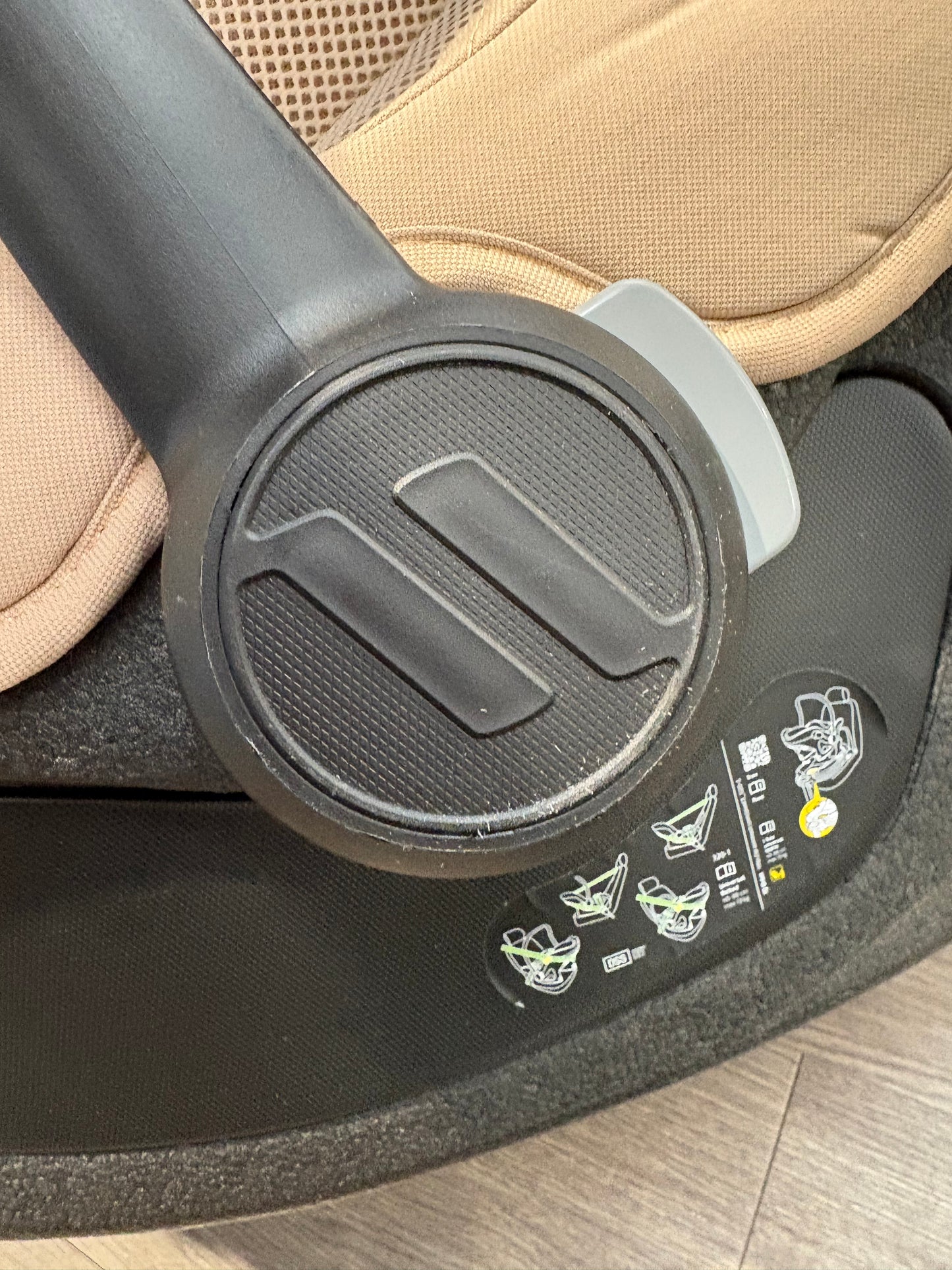 EX DISPLAY Avionaut Pixel 3 Lightweight Car Seat - Beige