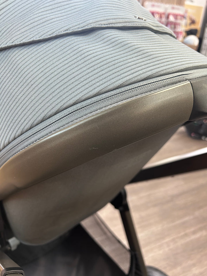 PRE LOVED Bababing Raffi Travel System - Duck Egg