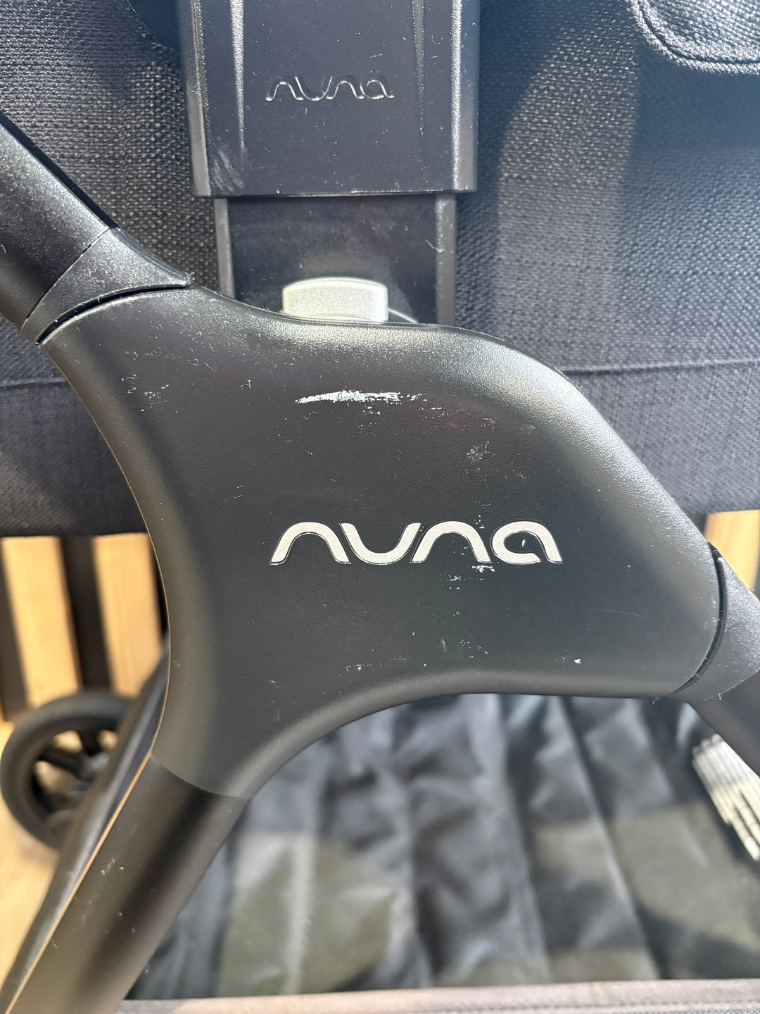 PRE LOVED Nuna Triv & LYTL Carrycot - Caviar