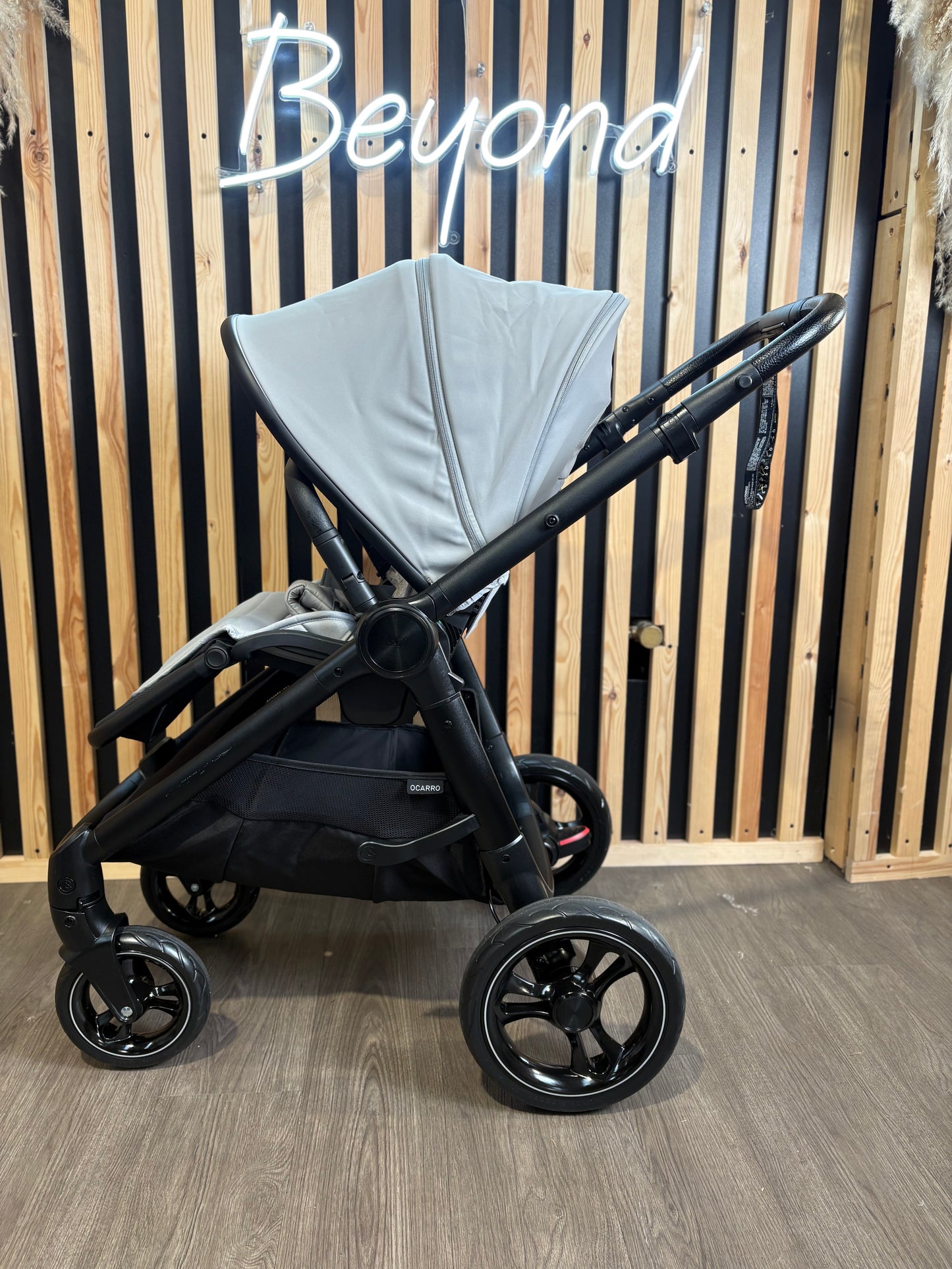 PRE LOVED Mamas & Papas Ocarro 2-in-1 Travel System - Nocturn