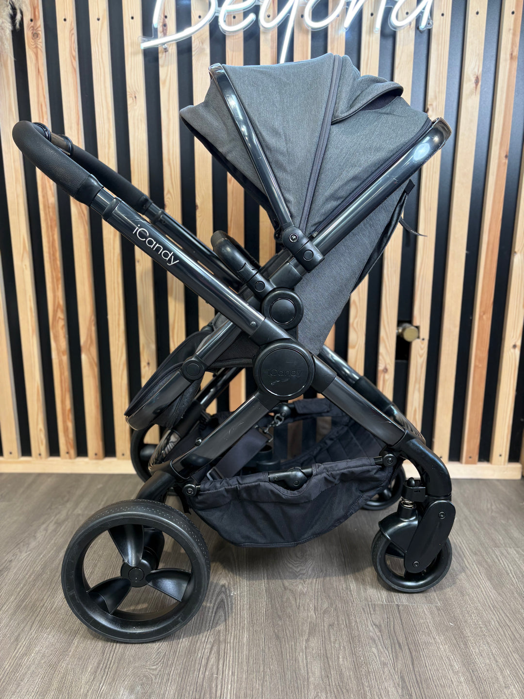 PRE LOVED iCandy Peach 6 Pushchair w/ Cybex Cloud T Car Seat - Grey Twill