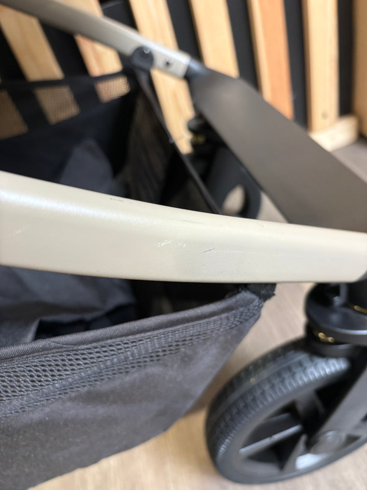 PRE LOVED Venicci Tinum Upline Travel System - Stone Beige