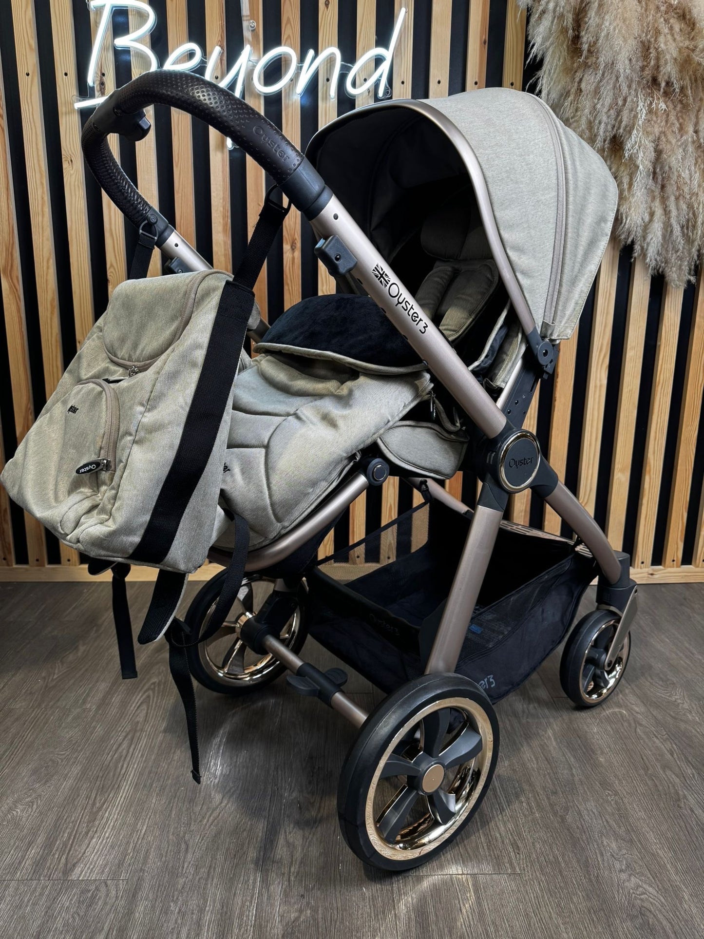 PRE LOVED Oyster 3 Pram & Pushchair - Creme Brulee