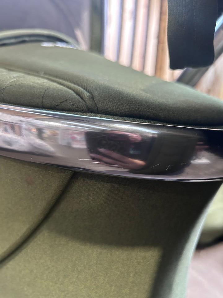 PRE LOVED egg2 Travel System - Olive