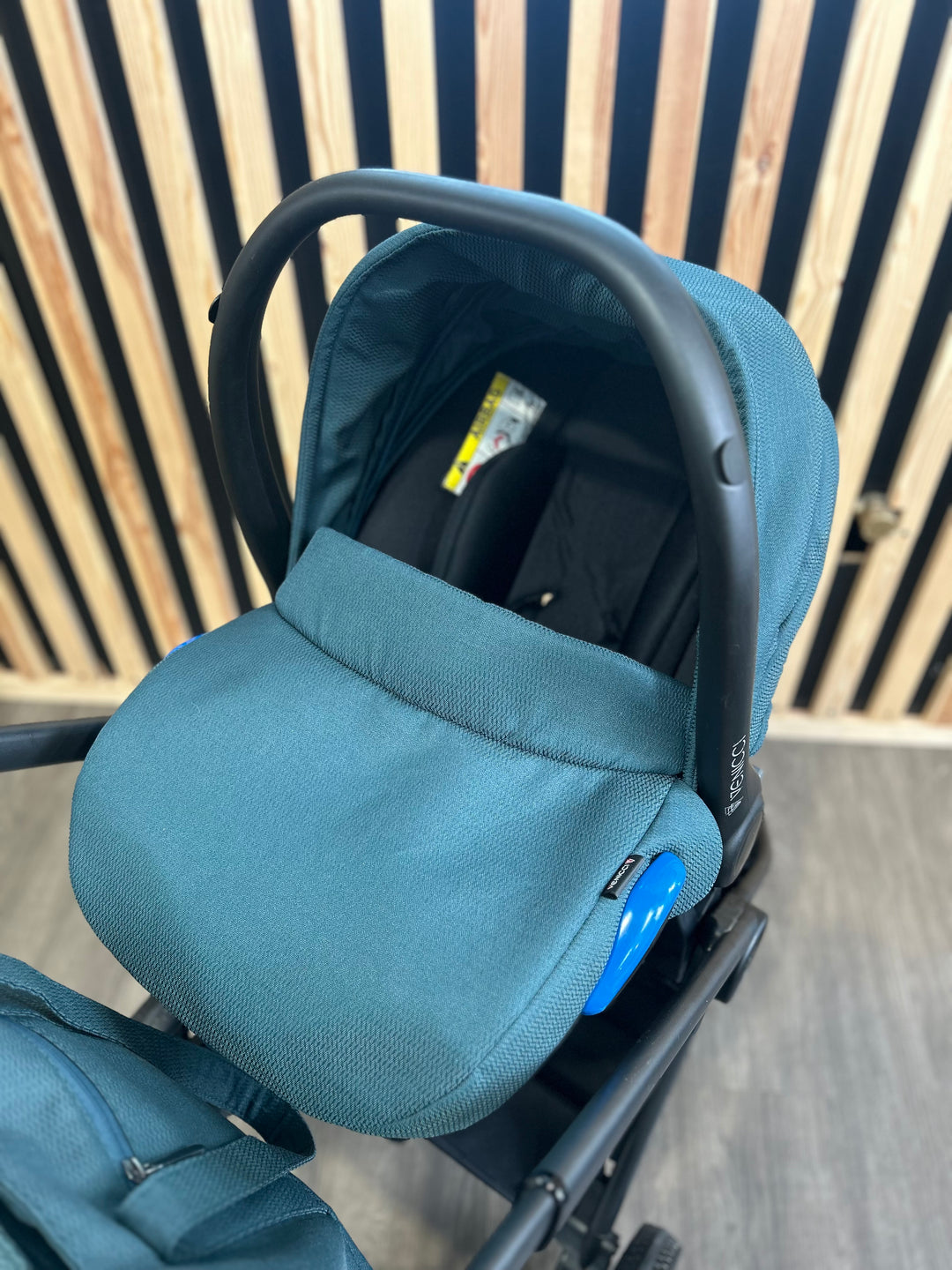 PRE LOVED Venicci Tinum 2.0 Special Edition Travel System - Teal Bay