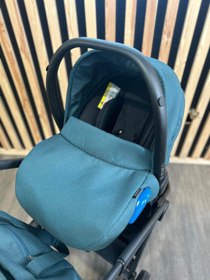 PRE LOVED Venicci Tinum 2.0 Special Edition Travel System - Teal Bay