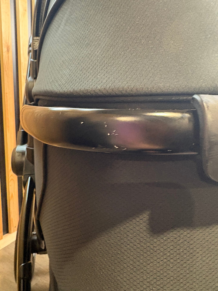 PRE LOVED egg2 Travel System - Just Black