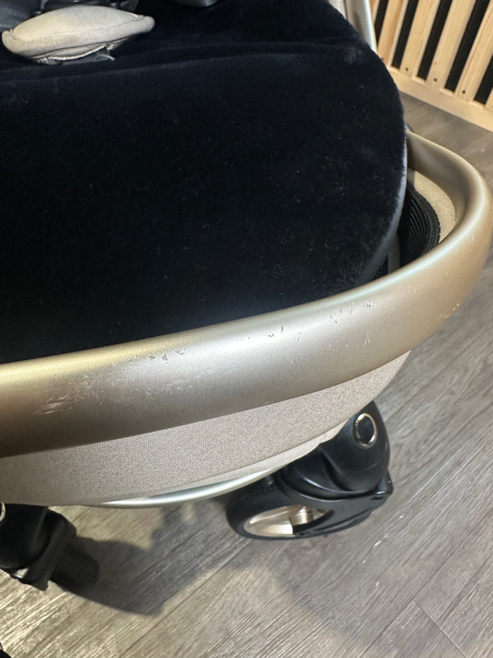 PRE LOVED egg2 Travel System - Feather