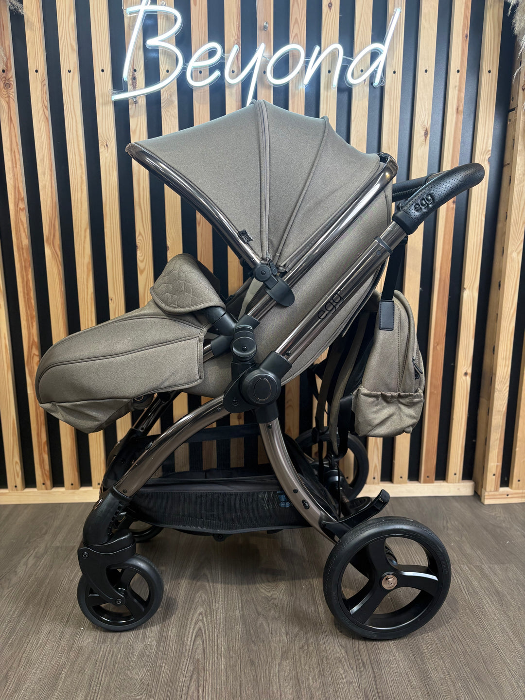 PRE LOVED egg3 Travel System - Mink