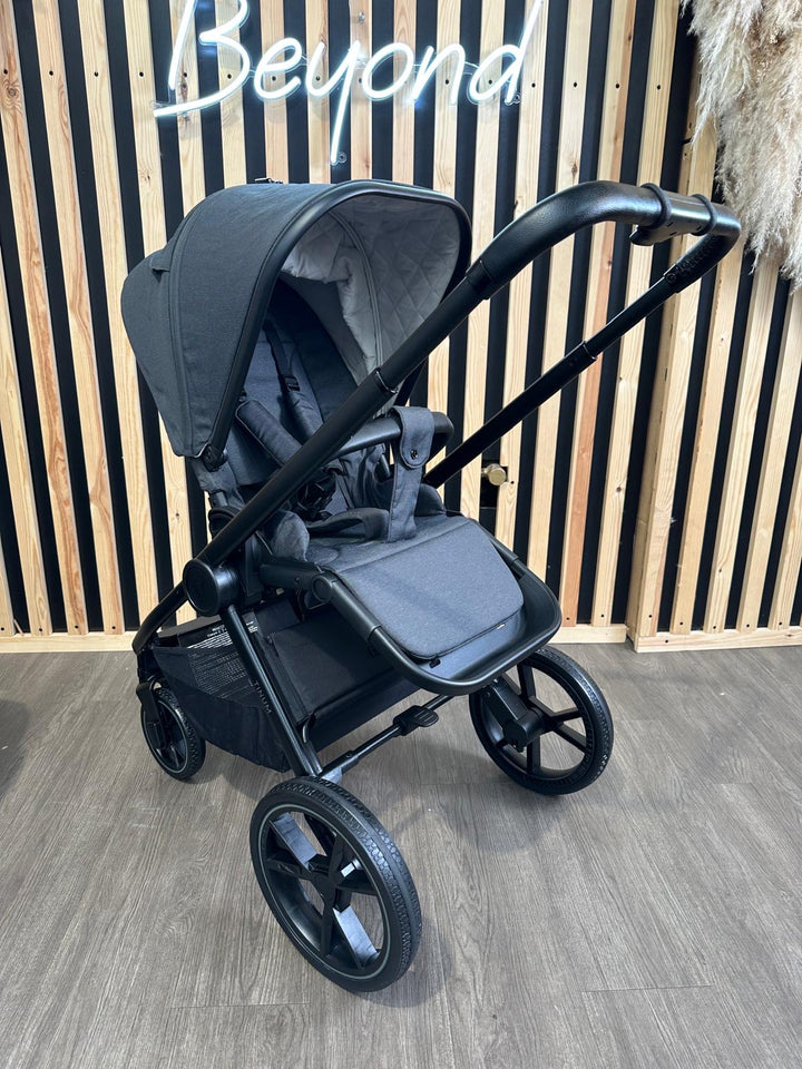 PRE LOVED Venicci Tinum Edge Travel System - Charcoal