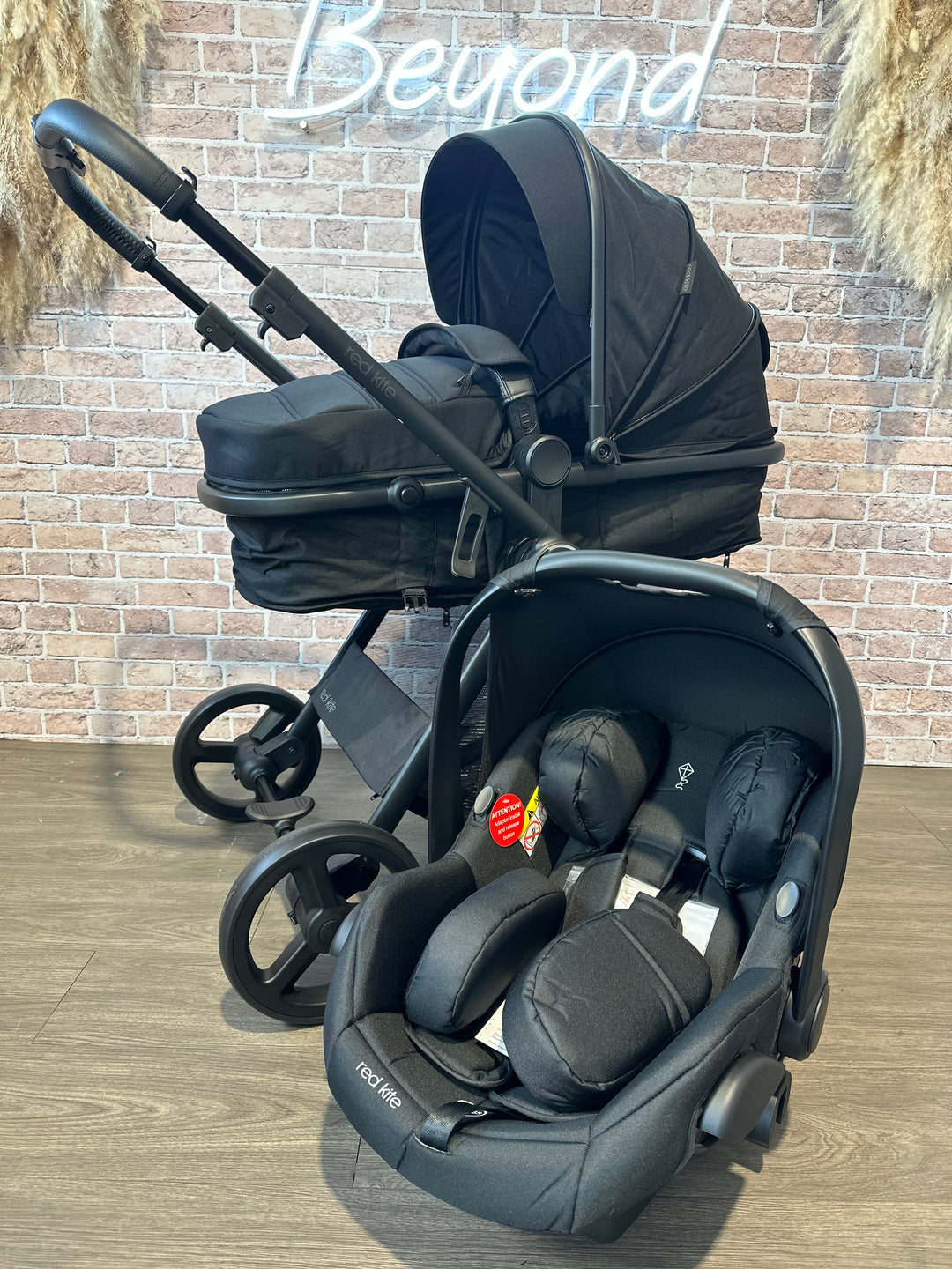 Redkite Push Me Pace Pulsar AINR Exclusive Travel System - Black