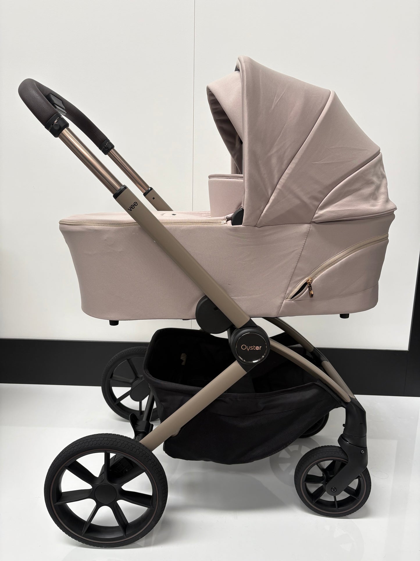 EX DISPLAY Oyster Vee Travel System Bundle - Vanilla