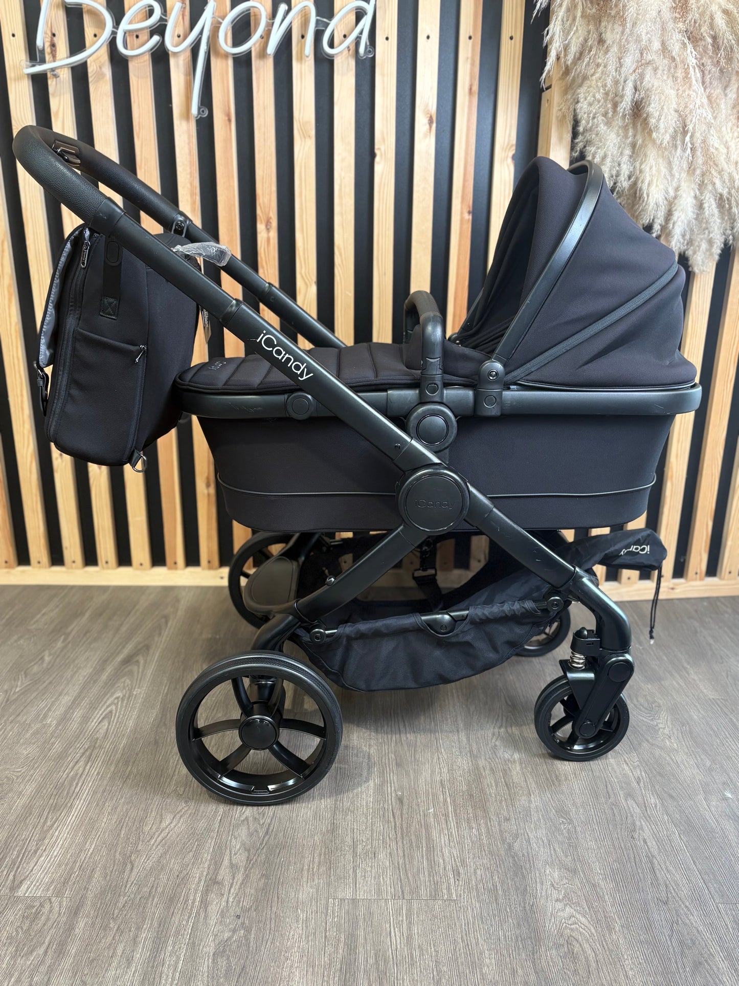 PRE LOVED iCandy Peach 7 Travel System - Jet/Black