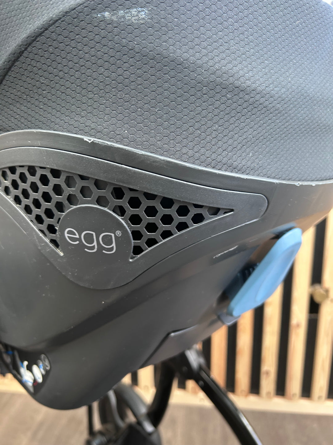 PRE LOVED egg2 Travel System - Just Black