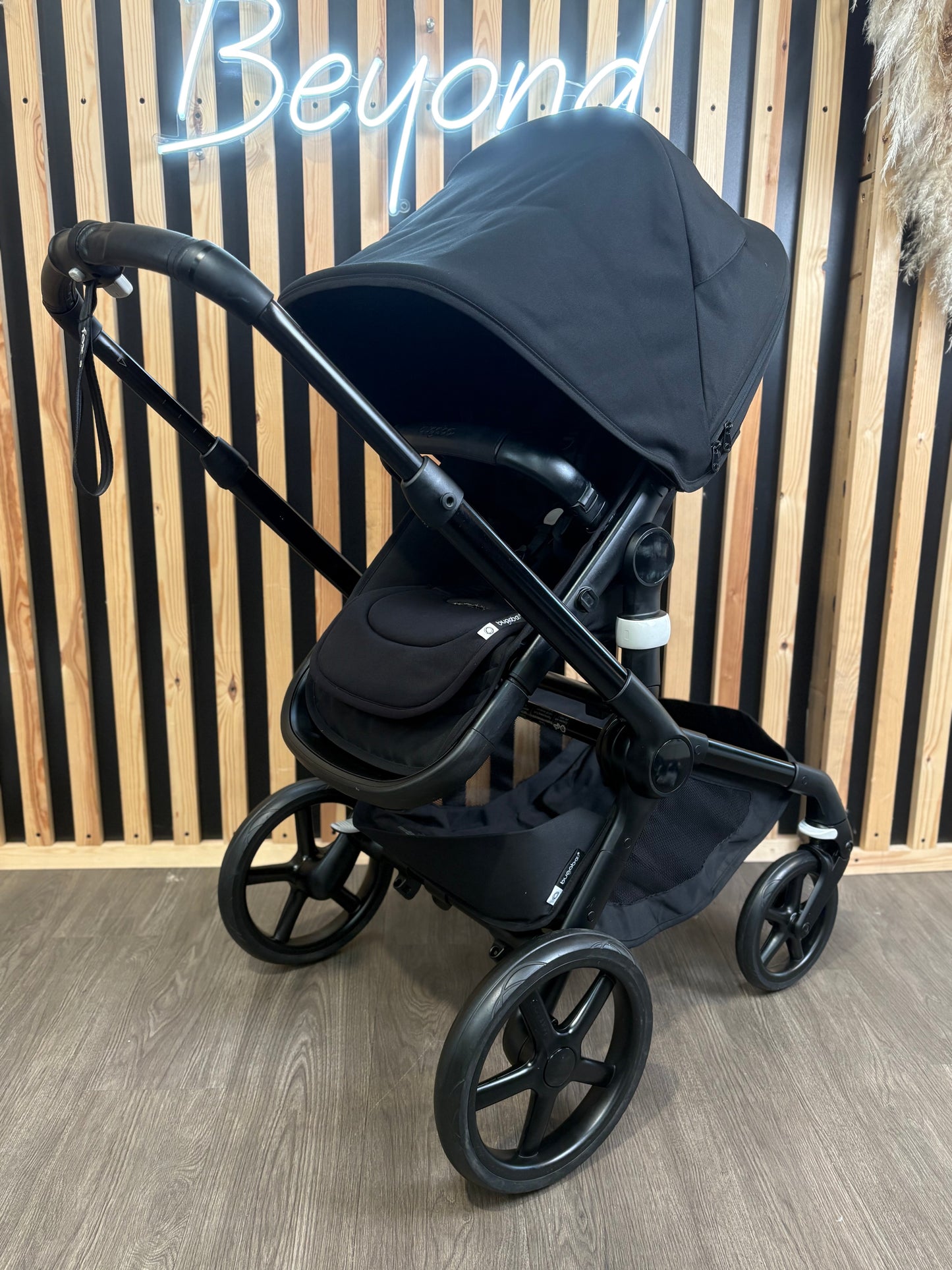 PRE LOVED Bugaboo Fox 5 2-in-1 Travel System - Heritage Black