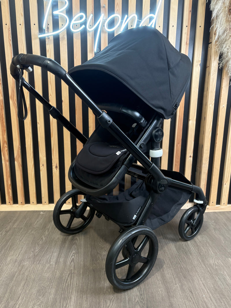 PRE LOVED Bugaboo Fox 5 2-in-1 Travel System - Heritage Black