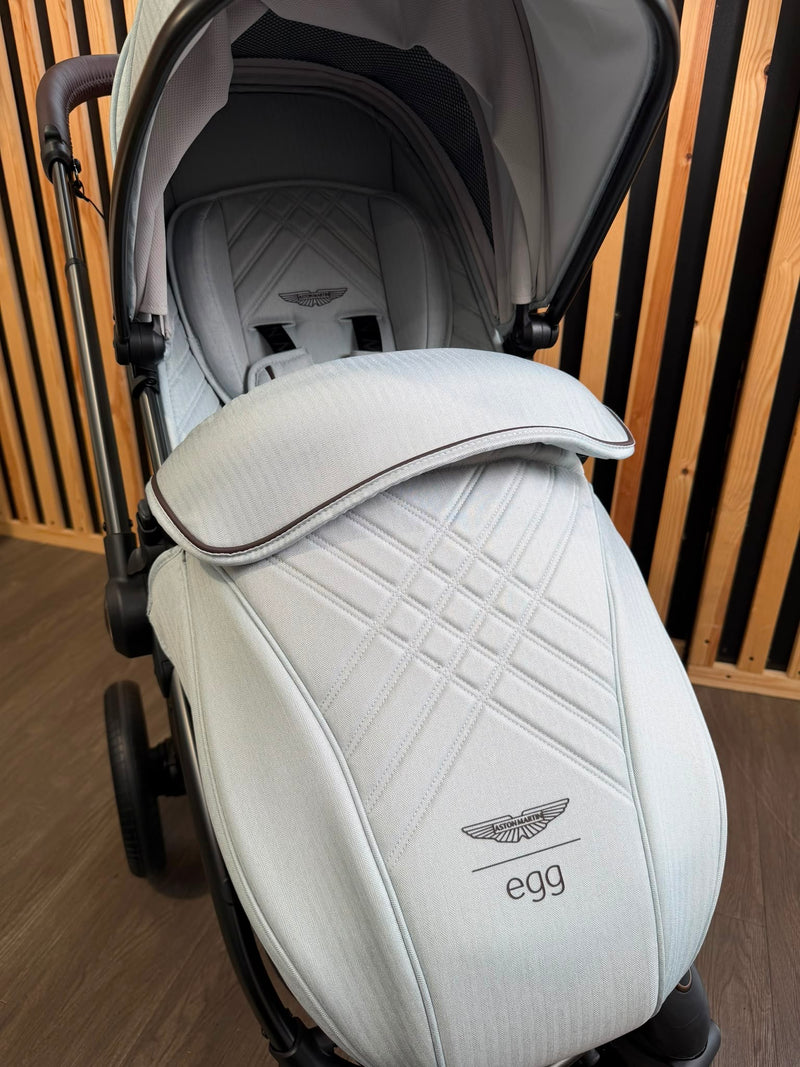 EX DISPLAY Aston Martin egg3 Luxury Travel System - Soft Grey