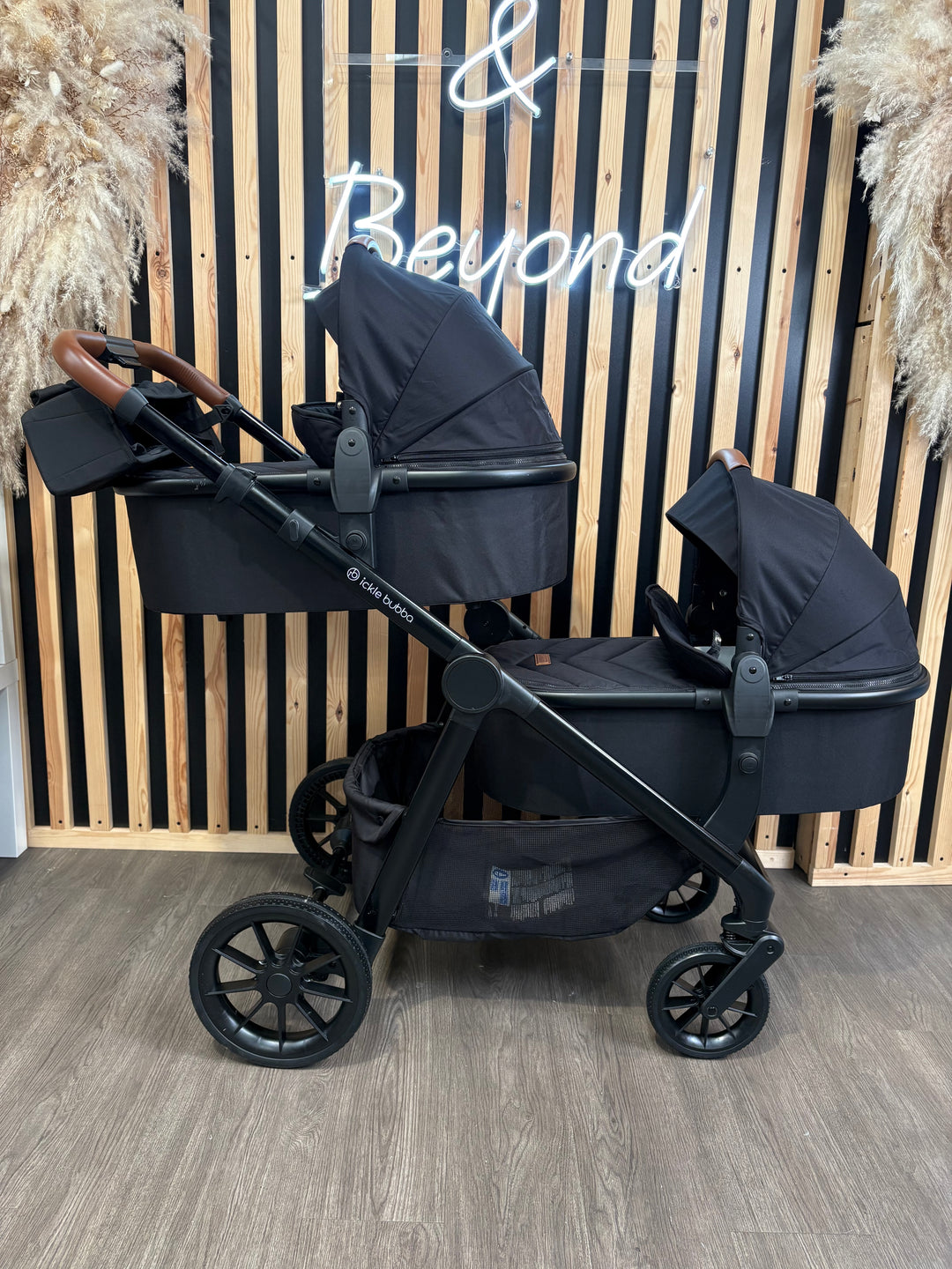 PRE LOVED Ickle Bubba Virgo Twin Car Seat Bundle - Black