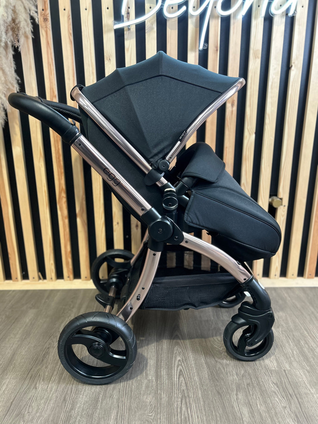 PRE LOVED egg Pushchair + Footmuff - Diamond Black