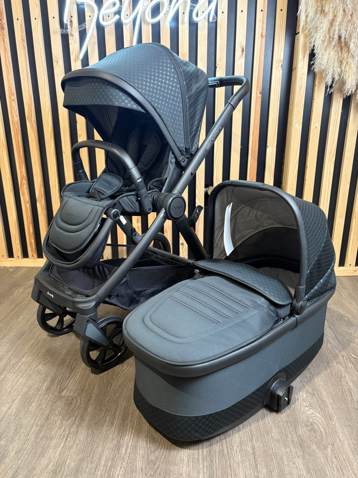 EX DISPLAY Babystyle Oyster4 2-in-1 Travel System - Raven