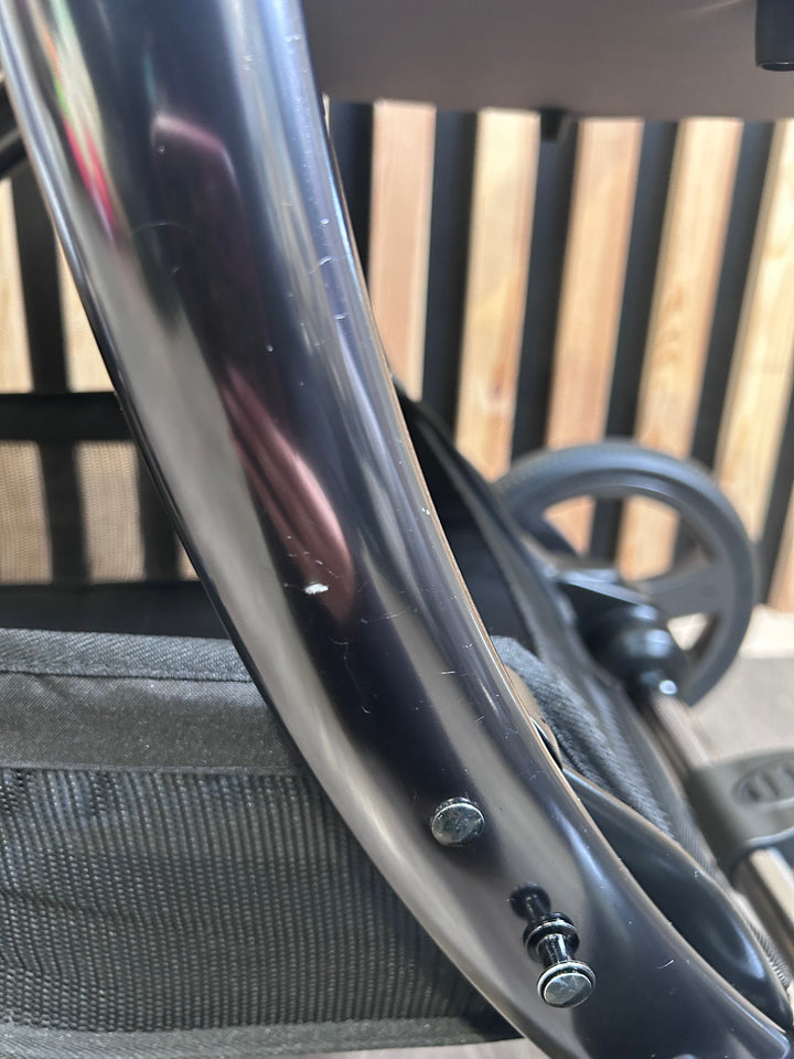 PRE LOVED egg2 Travel System - Jurassic Grey